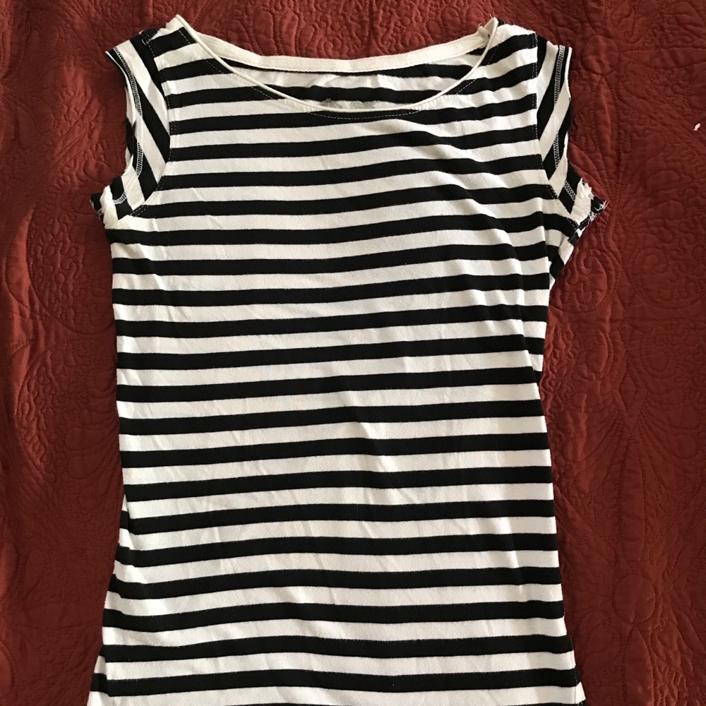 Black and white striped cap sleeve tee small